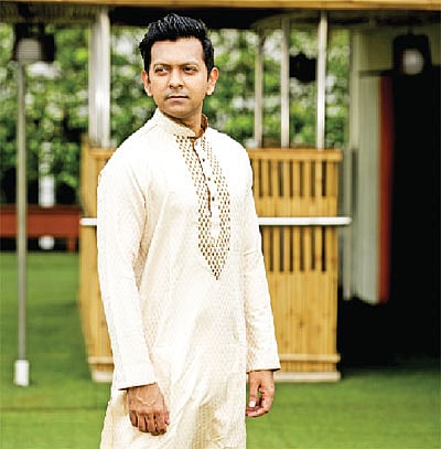 দাওয়াতে পাঞ্জাবির ওপর চাপিয়ে নিন কটি। পোশাক: ওটু