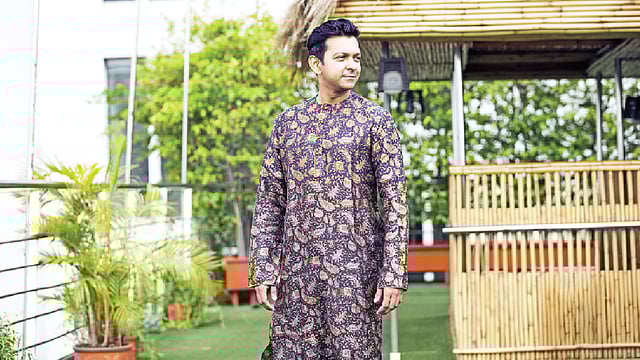 ঈদে নীল রঙের পাঞ্জাবি পরবেন তাহসান