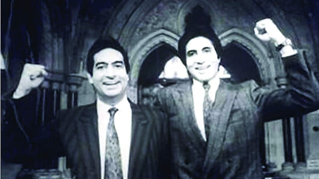 ছোট ভাই অজিতাভের সঙ্গে।