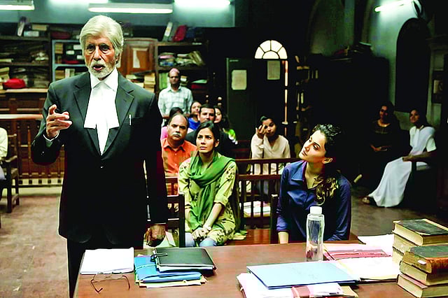 পিঙ্ক ছবিতে আইনজীবী দীপক সেহগালের ভূমিকায়।