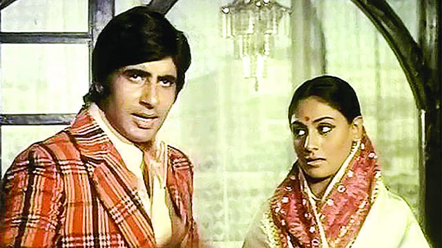 অভিমান ছবিতে জয়া বচ্চনের সঙ্গে।