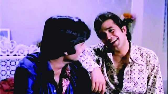 নমক হারাম ছবিতে রাজেশ খান্নার সঙ্গে।