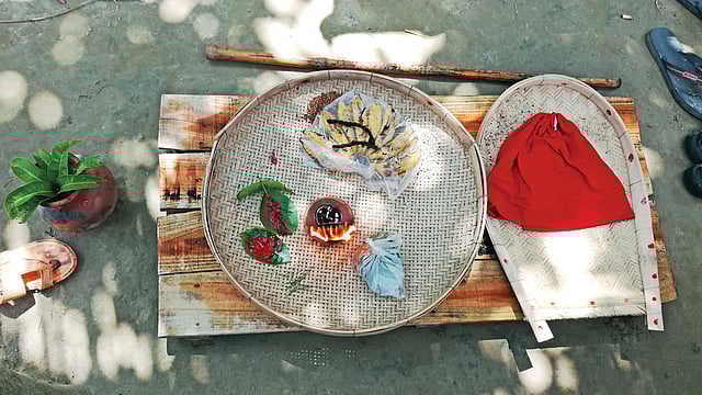 মানা হয় লৌকিক আচার–রীতি