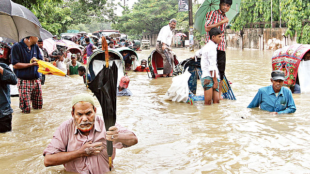 ২০১৪ : ২২ জুন: দুই নম্বর গেট। ভারী বৃষ্টি হলেই হাঁটুপানি থেকে কোমরপানি জমে এই এলাকায়