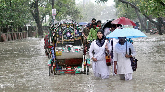 ২০১৩ : ২৮ জুলাই: আগ্রাবাদ সিডিএ এলাকার বাসিন্দাদের জলাবদ্ধতার কারণে সবচেয়ে বেশি দুর্ভোগ পোহাতে হয়