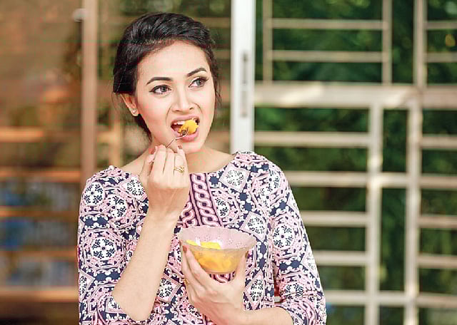 মৌসুমি ফল খান িনয়মিত