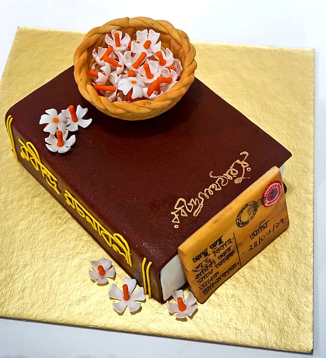 রবীন্দ্রপ্রিয় মানুষদের এ রকম কিছু দিয়ে চমকে দেওয়াই যায়। ছবি: ‘পুনিজ কিচেন’-এর ফেসবুক থেকে নেওয়া।