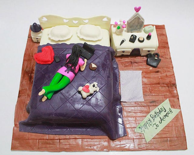 প্রিয় বন্ধুকেও চমকে দিতে পারেন এ রকম কোনো কেক উপহার দিয়ে। ছবি: ‘ডিবেক’ এর ফেইসবুক পেজ থেকে নেওয়া।