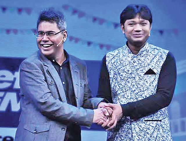 ‘মীরাক্কেল’–এর একটি পর্বে (২০১৬) উপস্থাপক মীরের সঙ্গে আরমান। ছবি: সংগৃহীত