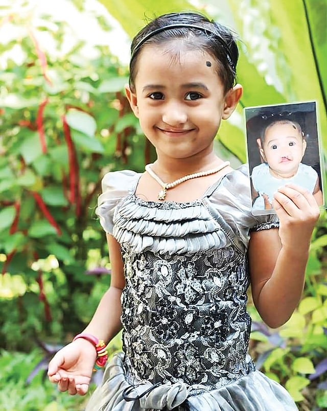 শ্রাবণীর মুখে এখন অমলিন হাসি