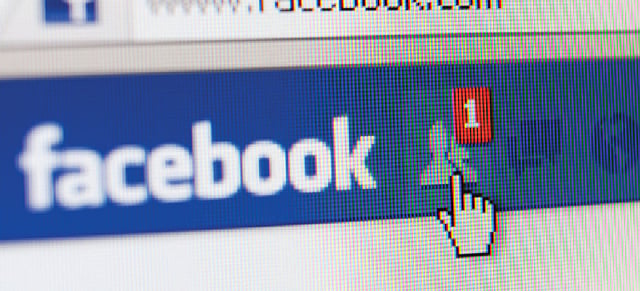 অচেনা কাউকে ফ্রেন্ড রিকোয়েস্ট পাঠানো উচিত না