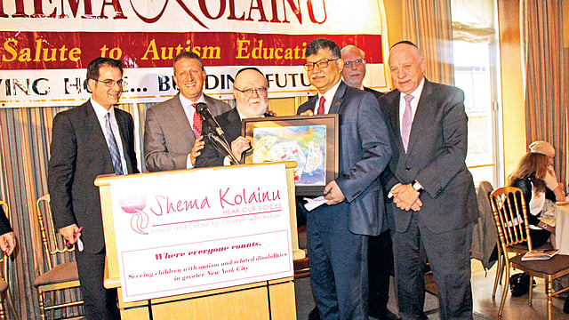 সায়মা ওয়াজেদ হোসেনের পক্ষে পুরস্কার গ্রহণ করেন জাতিসংঘে নিযুক্ত বাংলাদেশের স্থায়ী প্রতিনিধি ও রাষ্ট্রদূত মাসুদ বিন মোমেন