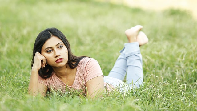 কোনো কিছু নিয়ে বেশি মানসিক চাপ নেওয়া যাবে না। মানসিক চাপ থেকে শারিরীক অসুস্থতা হতে পারে। মডেল: ফারহানা, ছবি: সুমন ইউসুফ