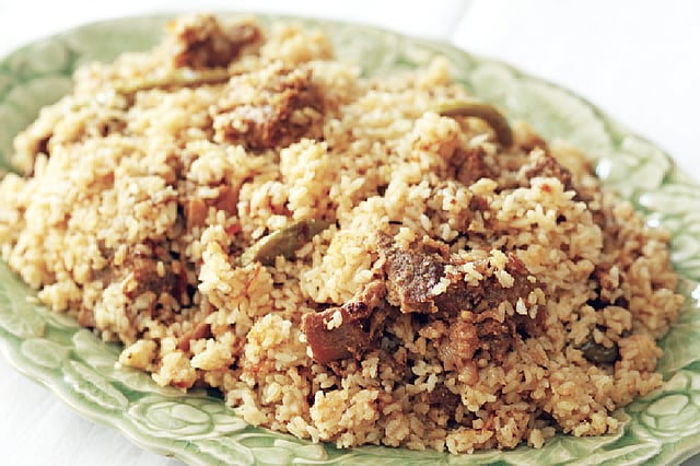 ভারী খাবার খাওয়ার আগে বয়স, ওজন ও হজমক্ষমতা সম্পর্কে সচেতন থাকতে হবে। ছবি: অধুনা