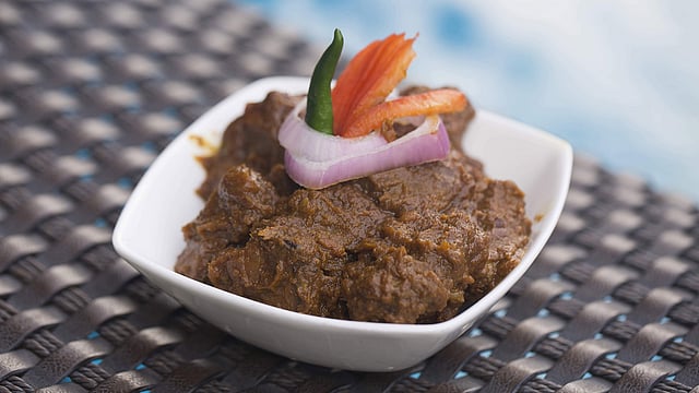 আলুবোখারায় গরুর মাংস