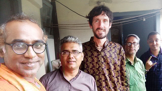 পল স্মির ঈদ কেটেছে খুলনার খালিশপুরে