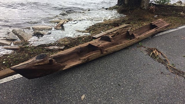 ইন্ডিয়ান রিভারে ভেসে আসা রহস্যময় নৌকা। ছবিটি সামাজিক যোগাযোগমাধ্যম থেকে নেওয়া।