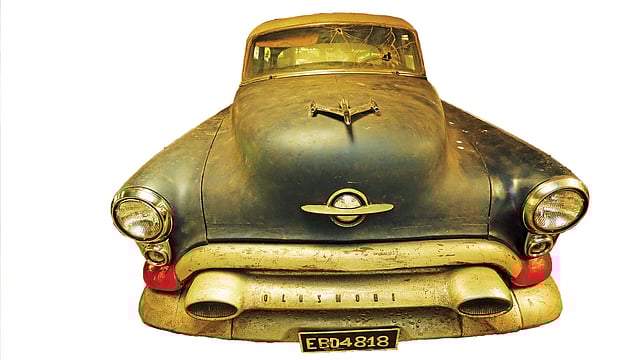 ১৯৭১ সালে গাড়িটি ব্যবহার করতেন ফরিদপুরের একজন হিন্দু ব্যবসায়ী। পাকিস্তানি হানাদার বাহিনী তাঁর বাড়িতে হামলা করেছিল, তাঁকে না পেয়ে বাড়িতে লুটপাট চালায়, বাড়িতে আগুন ধরিয়ে দেয়। গাড়ির সামনের কাচে দুটি গুলির আঘাত সে বর্বরতার চিহ্ন বহন করছে।