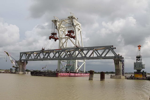 এভাবেই দৃশ্যমান হচ্ছে সেতু। ছবি: সাজিদ হোসেন