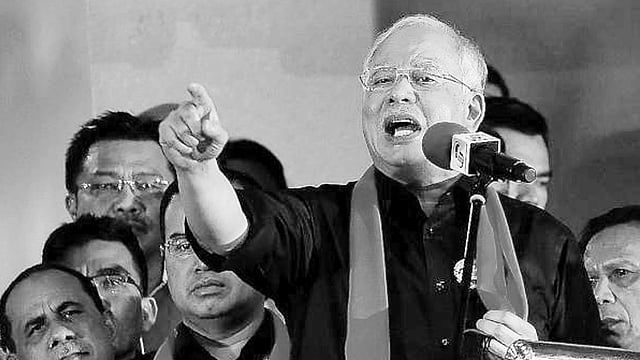 মিয়ানমারে গণহত্যাবিরোধী সমাবেশে বক্তৃতা দিচ্ছেন নাজিব রাজাক