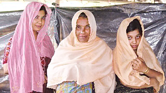 শরণার্থী শিবিরের পরিস্থিতি এখনো নারীদের জন্য যথেষ্ট অনুকূল নয় l ছবি: প্রথম আলো