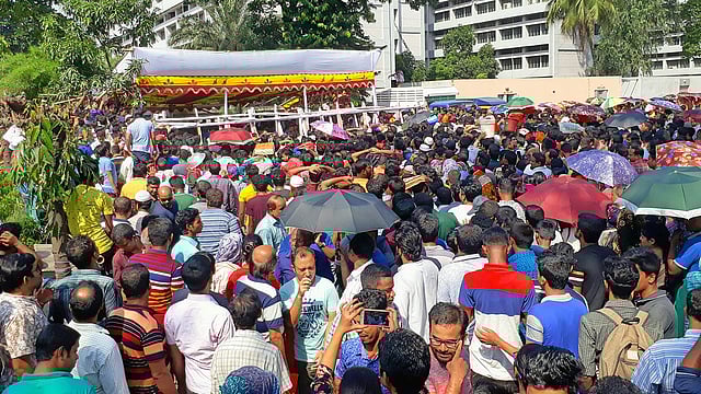 ডিম বিক্রি করতে তৈরি করা হয় এই অস্থায়ী মঞ্চ। ছবি: সাবিনা ইয়াসমিন