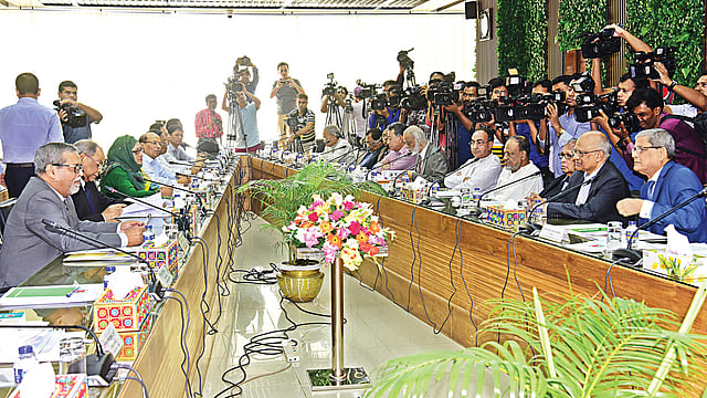 রাজধানীর আগারগাঁওয়ে নির্বাচন কমিশনে গতকাল সংলাপে অংশ নেয় বিএনপির প্রতিনিধিদল l ছবি: প্রথম আলো