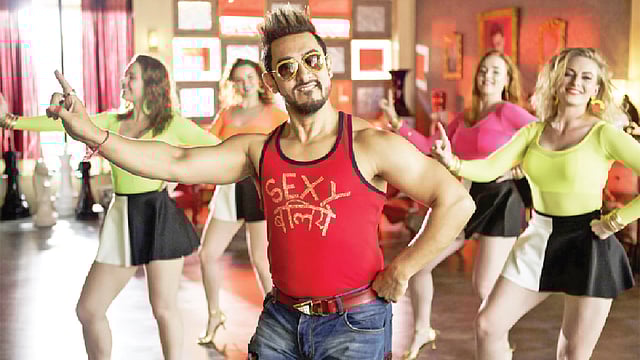 সিক্রেট সুপারস্টার ছবির নাচের দৃশ্যে আমির খান