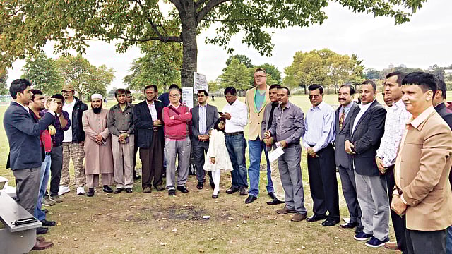 ফ্ল্যাশিং মেডো পার্কে পুনর্মিলনী অনুষ্ঠানে িনউইয়র্ক–বাংলাদেশ প্রেসক্লাবের সদস্যসহ অতিথিরা