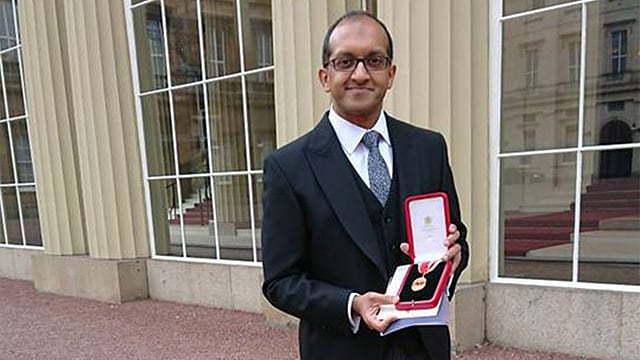 নাইটহুড উপাধি পাওয়ার পর আখলাকুর রহমান চৌধুরী।