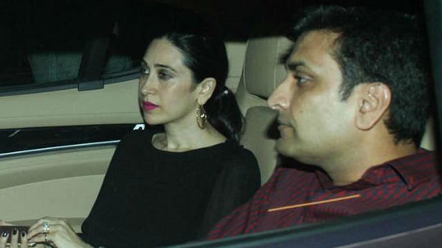 পাপারাজ্জিদের ক্যামেরায় কারিশমা কাপুর ও সন্দীপ তোশনিওয়াল