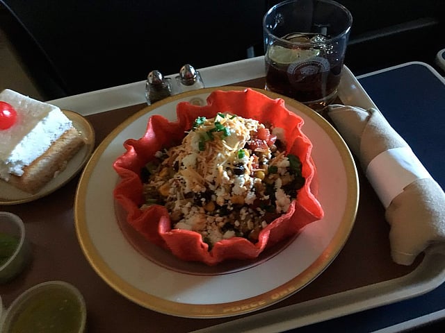 মার্কিন প্রেসিডেন্টকে পরিবেশন করা খাবার। ছবি: টুইটার