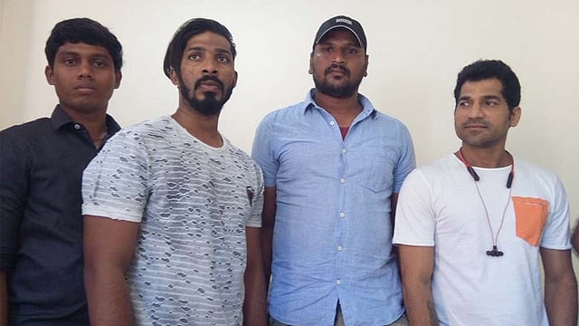 তথ্য মন্ত্রণালয়ের অনুমতি ছাড়া শুটিং করতে আসা চার ভারতীয়। ছবি: প্রথম আলো