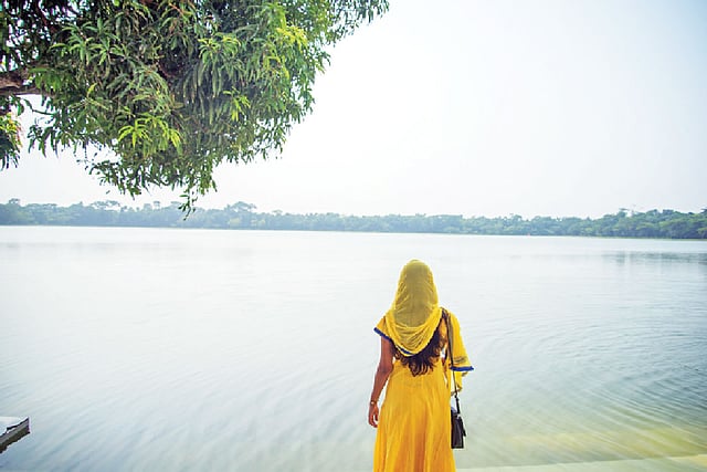 খান জাহান আলীর মাজারের সামনের দিঘি