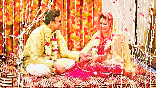 বিটিভিতে প্রচারিত স্বর্গ–নীড় নাটকের দৃশ্যে আরমান পারভেজ মুরাদ ও জ্যোতিকা জ্যোতি