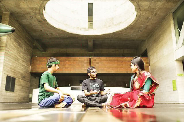 পোশাকেও থাকে বিজয়ের চেতনা। টিশার্ট: নিত্য উপহার