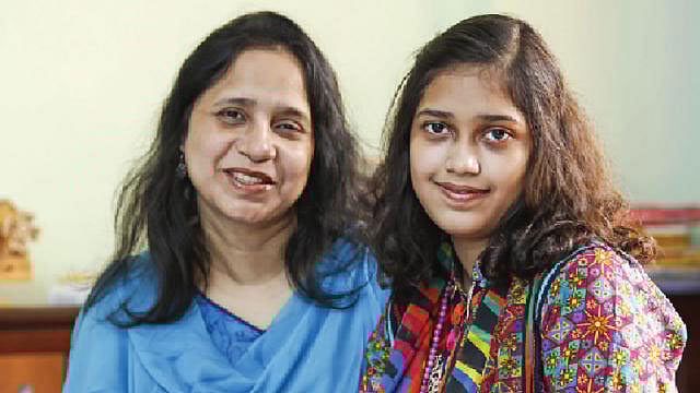 বিশেষ শিশু পশলার মা নাজনীন আখতার। যে শিশুকে দিতে হয় মায়ের বিশেষ যত্ন, বিশেষ সময়, বিশেষ শিক্ষণ-প্রশিক্ষণ। প্রথম আলো ফাইল ছবি