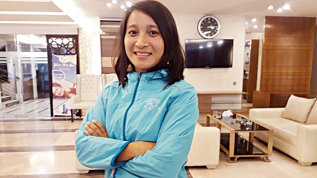 একাধারে রেফারি এবং ফুটবল কোচ জয়া l ছবি: প্রথম আলো