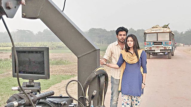 পোড়ামন ২ ছবির দৃশ্যে সিয়াম ও পূজা