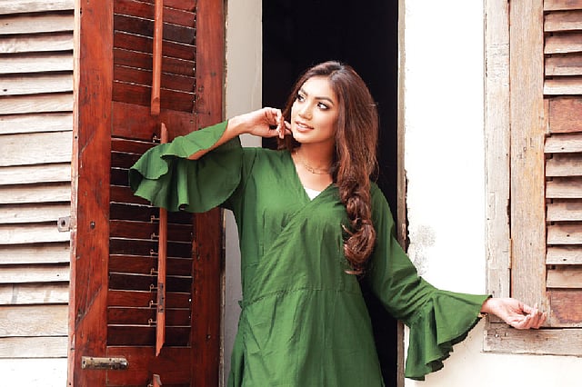 কিমোনো ধঁাচের হাতা। পোশাক: বিবি প্রোডাকশনস