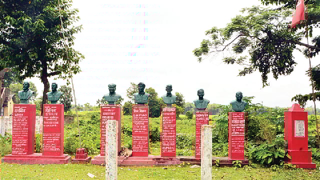 নিপীড়িত মানুষের জন্য যাঁরা সংগ্রাম করেছেন, তাঁদের স্মৃতিস্তম্ভ রয়েছে বেঙ্গাইজোত গ্রামে। ছবি: ভাস্কর মুখার্জি