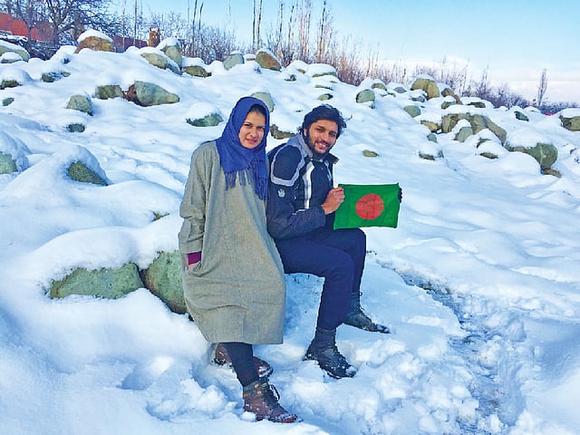 কাশ্মীরে রাহিমা আক্তার ও সাজেদুর রহমান। ছবি: সংগৃহীত