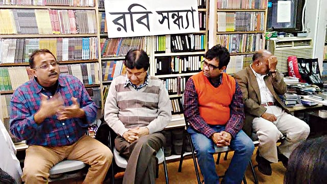 মুক্তধারার আড্ডায় জাহিদ রেজা নূরসহ (বঁায়ে) অন্যরা