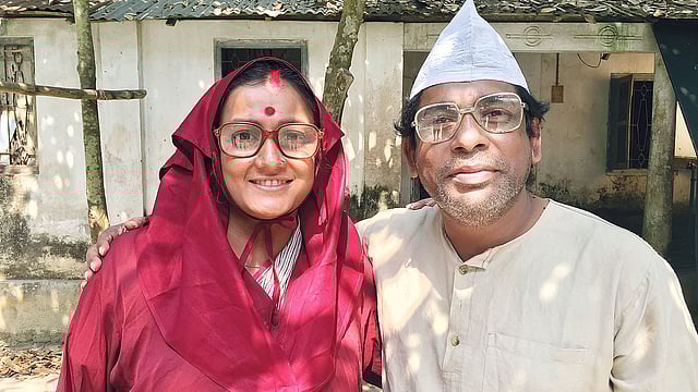 সাদাসিদে মানুষের কথা নাটকে অভিনয় করেছেন অপর্ণা ঘোষ ও মোশাররফ করিম