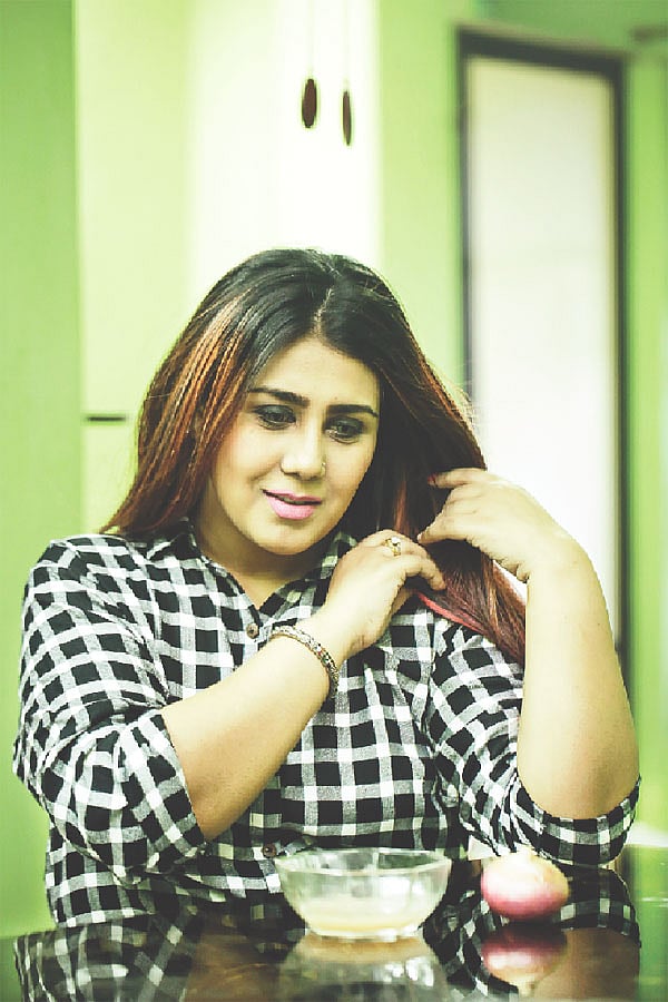 সপ্তাহে এক দিন চুলে হেয়ার প্যাক ব্যবহার করুন