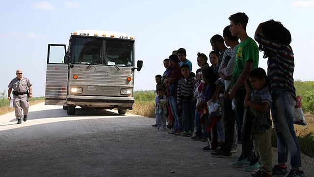 মেক্সিকো সীমান্তে জাতীয় নিরাপত্তারক্ষী মোতায়েন করছে যুক্তরাষ্ট্র। ছবি: রয়টার্স