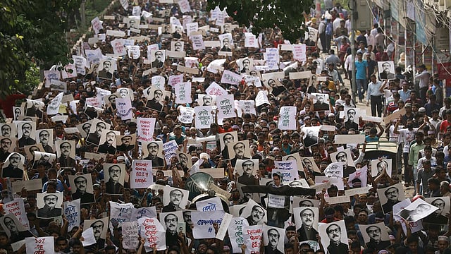 সরকারি চাকরিতে কোটা সংস্কারের দাবিতে ঢাকাসহ সারা দেশে গণপদযাত্রা কর্মসূচি পালন করছেন বিভিন্ন শিক্ষাপ্রতিষ্ঠানের হাজারো শিক্ষার্থী ও চাকরিপ্রার্থীরা। শাহবাগ, ঢাকা, ৮ এপ্রিল। ছবি: শুভ্র কান্তি দাশ