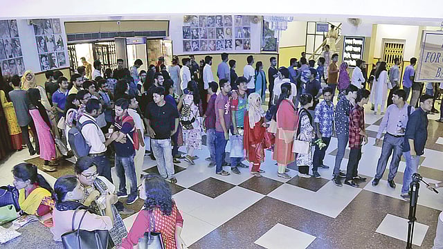 বলাকা সিনেমা হলে গত শুক্রবার স্বপ্নজাল দেখতে আসা দর্শক