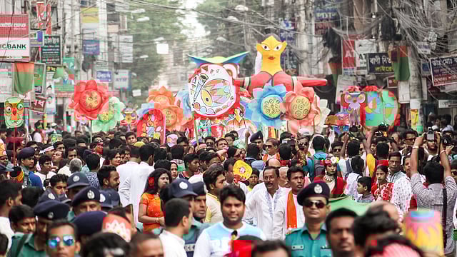 বরিশাল নগরে উদীচী আয়োজিত মঙ্গল শোভাযাত্রা। গীর্জামহল্লা, বরিশাল, ১৪ এপ্রিল। ছবি: সাইয়ান