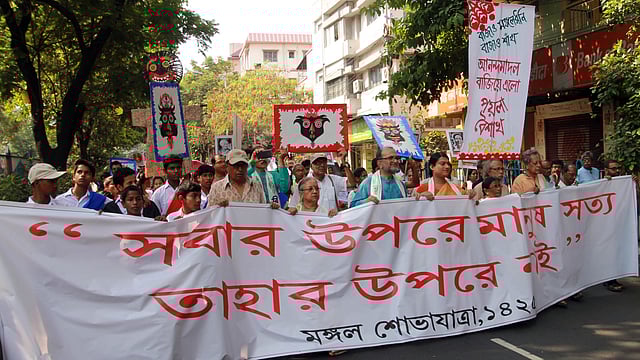 কলকাতায় পয়লা বৈশাখকে বরণ করতে মঙ্গল শোভাযাত্রার আয়োজন করা হয়। ছবি: ভাস্কর মুখার্জি